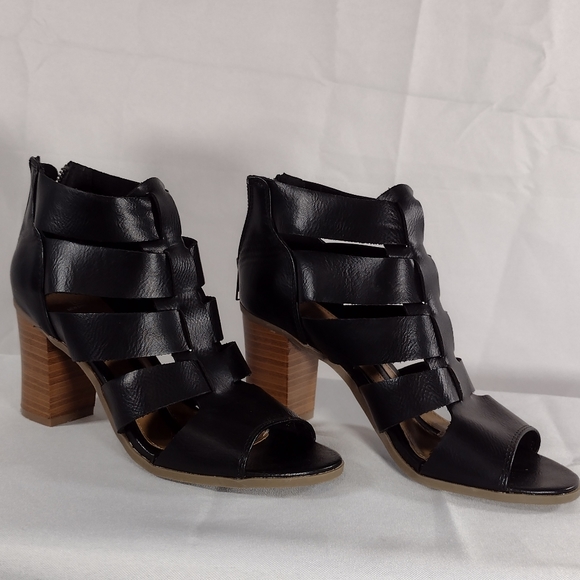 New Direction - Picture 2 of 6